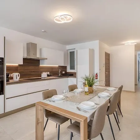 アパート Bright & Brand New 3-bedroom In Mscala By Sf Homes マルサスカーラ